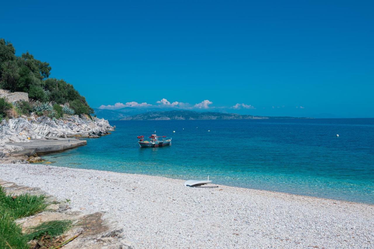 Ismini Kaminaki Beach Nisaki  Luaran gambar